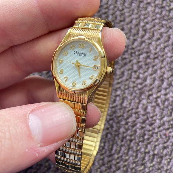 Bulova Caravelle C969582  Women’s Gold Tone Date Stainless Steel Bracelet Watch - Picture 9 of 9